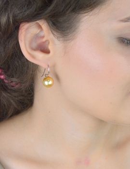 Kolczyki damskie srebrne 925 Swarovski KW 5818GO, zdobione złotą perłą. Długość 2,5 cm, szerokość 1,3 cm, zapięcie bigiel otwarty, waga 5,73 g. Eleganckie i trwałe (1).JPG